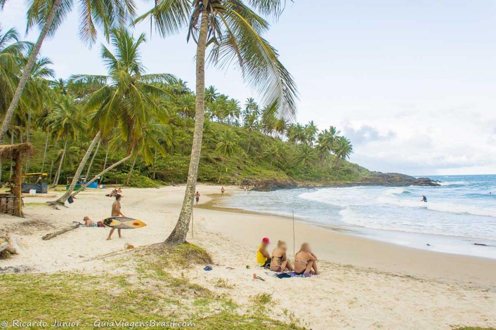 Imagem de visitantes nas areias da Praia do Resende.